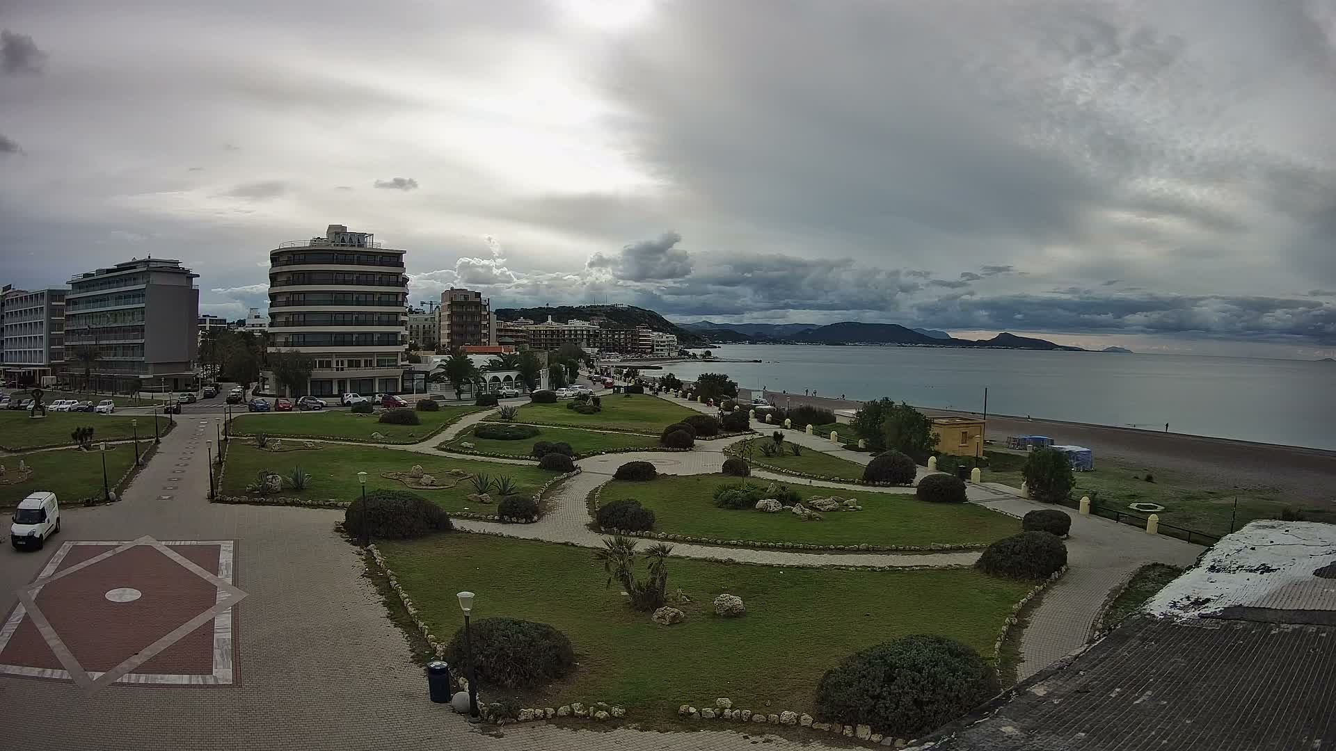 Rhodes, Paralia Elli Beach & Platia Enidriou Plaza Live Cam - Elli Beach, Rhodes (Ródos), Dodacanese, South Aegean (Periféreia Notíou Aigaíou), Greece