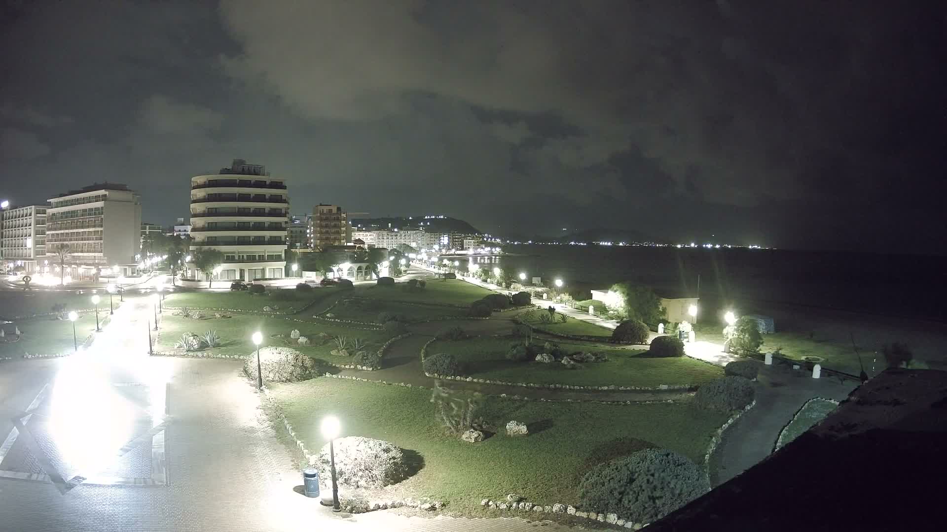 Rhodes, Paralia Elli Beach & Platia Enidriou Plaza Live Cam - Elli Beach, Rhodes (Ródos), Dodacanese, South Aegean (Periféreia Notíou Aigaíou), Greece