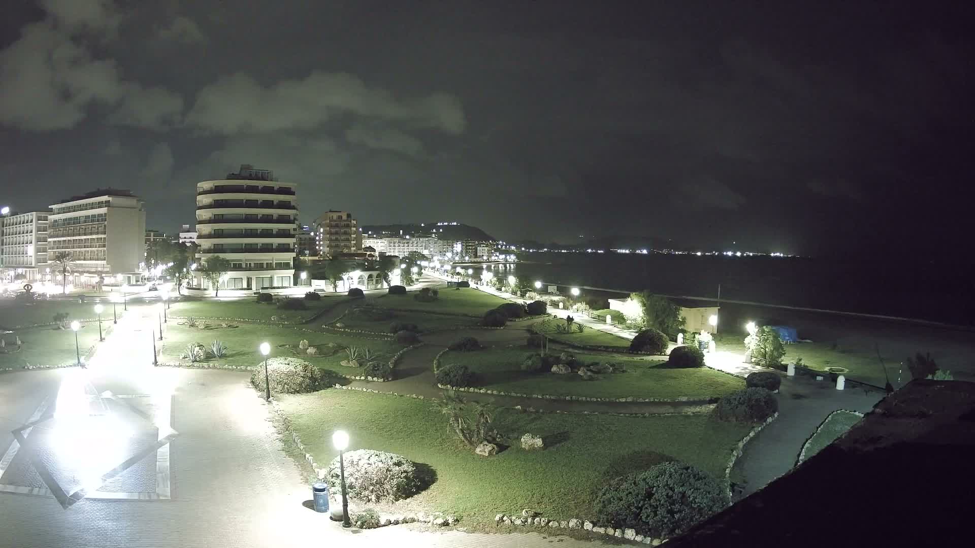 Rhodes, Paralia Elli Beach & Platia Enidriou Plaza Live Cam - Elli Beach, Rhodes (Ródos), Dodacanese, South Aegean (Periféreia Notíou Aigaíou), Greece