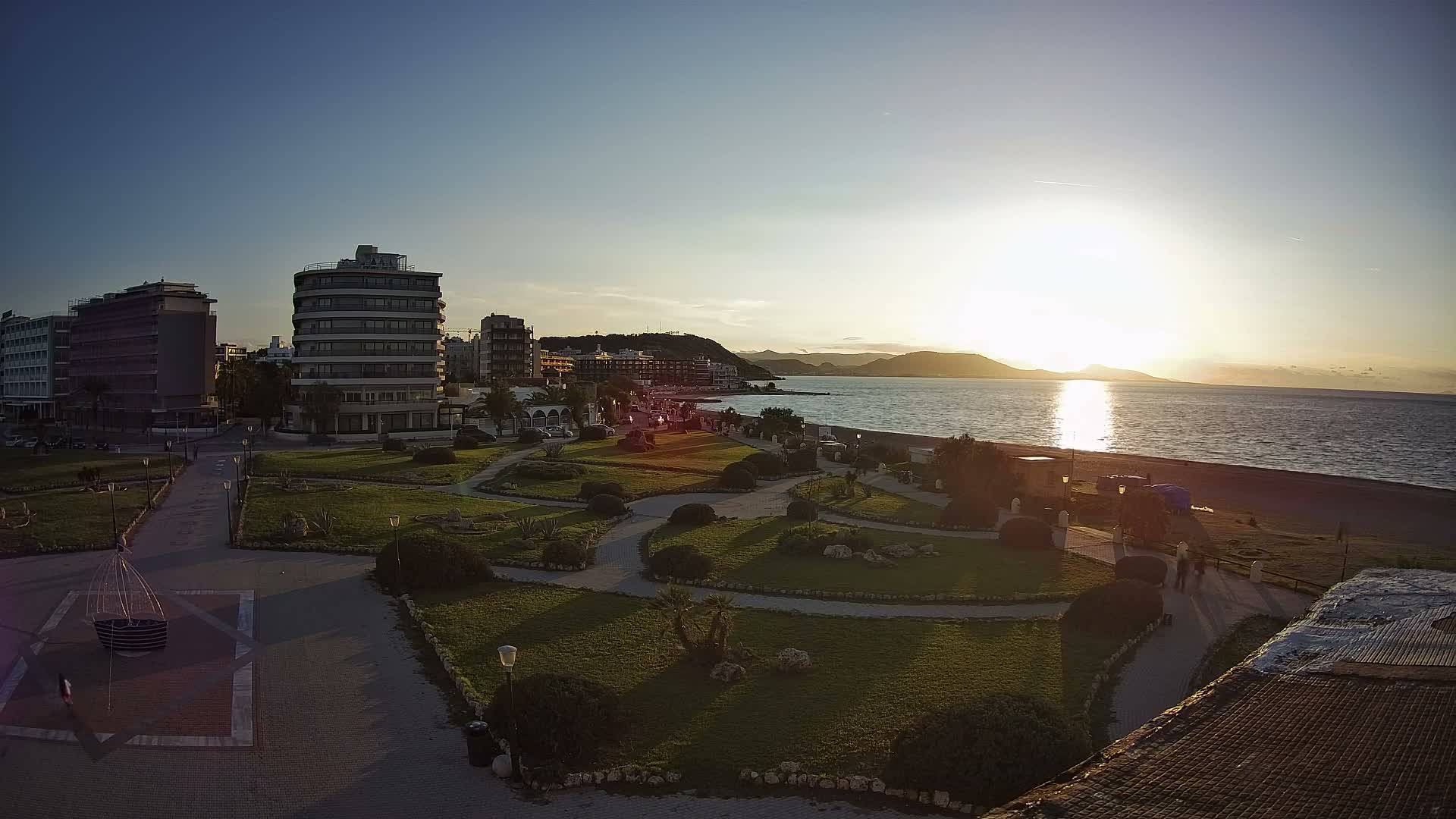 Rhodes, Paralia Elli Beach & Platia Enidriou Plaza Live Cam - Elli Beach, Rhodes (Ródos), Dodacanese, South Aegean (Periféreia Notíou Aigaíou), Greece