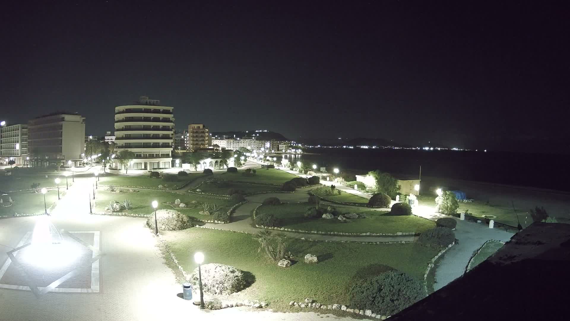 Rhodes, Paralia Elli Beach & Platia Enidriou Plaza Live Cam - Elli Beach, Rhodes (Ródos), Dodacanese, South Aegean (Periféreia Notíou Aigaíou), Greece