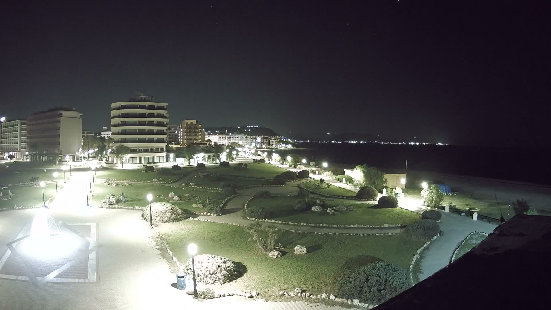 Rhodes, Paralia Elli Beach & Platia Enidriou Plaza Live Cam - Elli Beach, Rhodes (Ródos), Dodacanese, South Aegean (Periféreia Notíou Aigaíou), Greece