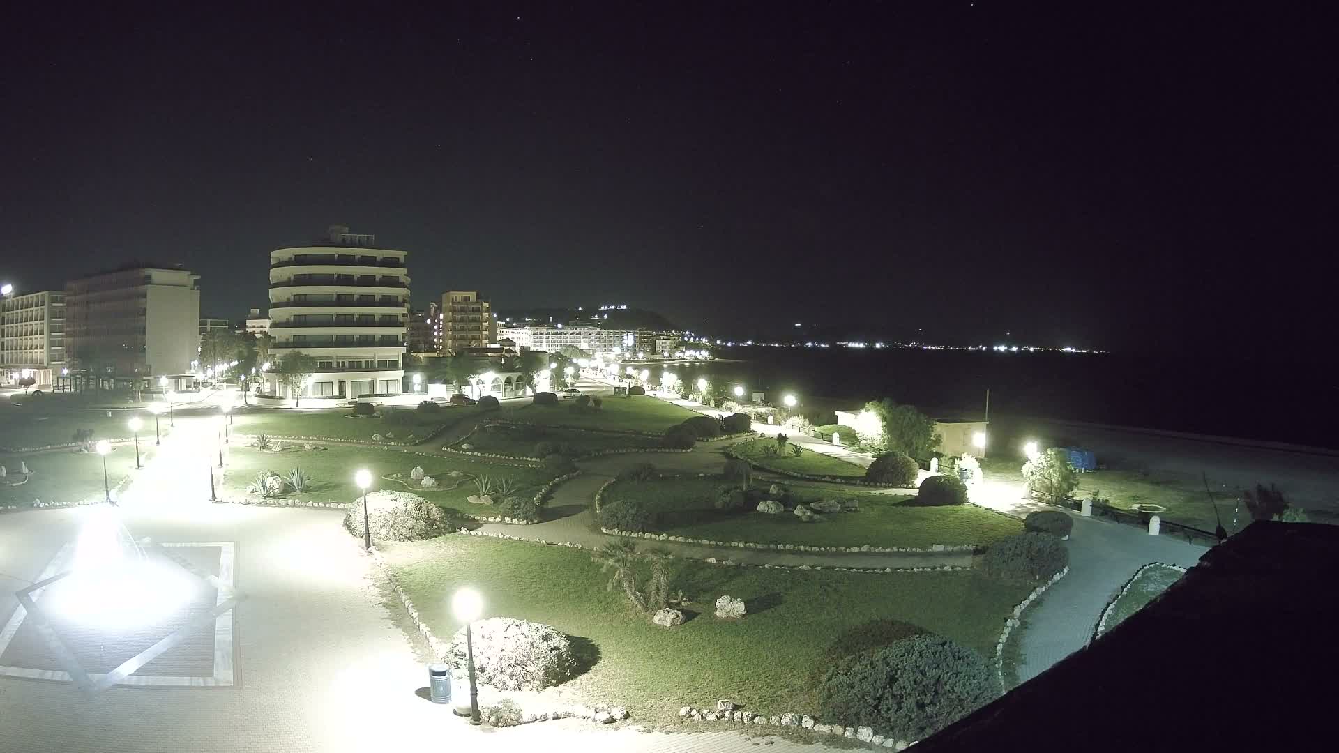 Rhodes, Paralia Elli Beach & Platia Enidriou Plaza Live Cam - Elli Beach, Rhodes (Ródos), Dodacanese, South Aegean (Periféreia Notíou Aigaíou), Greece