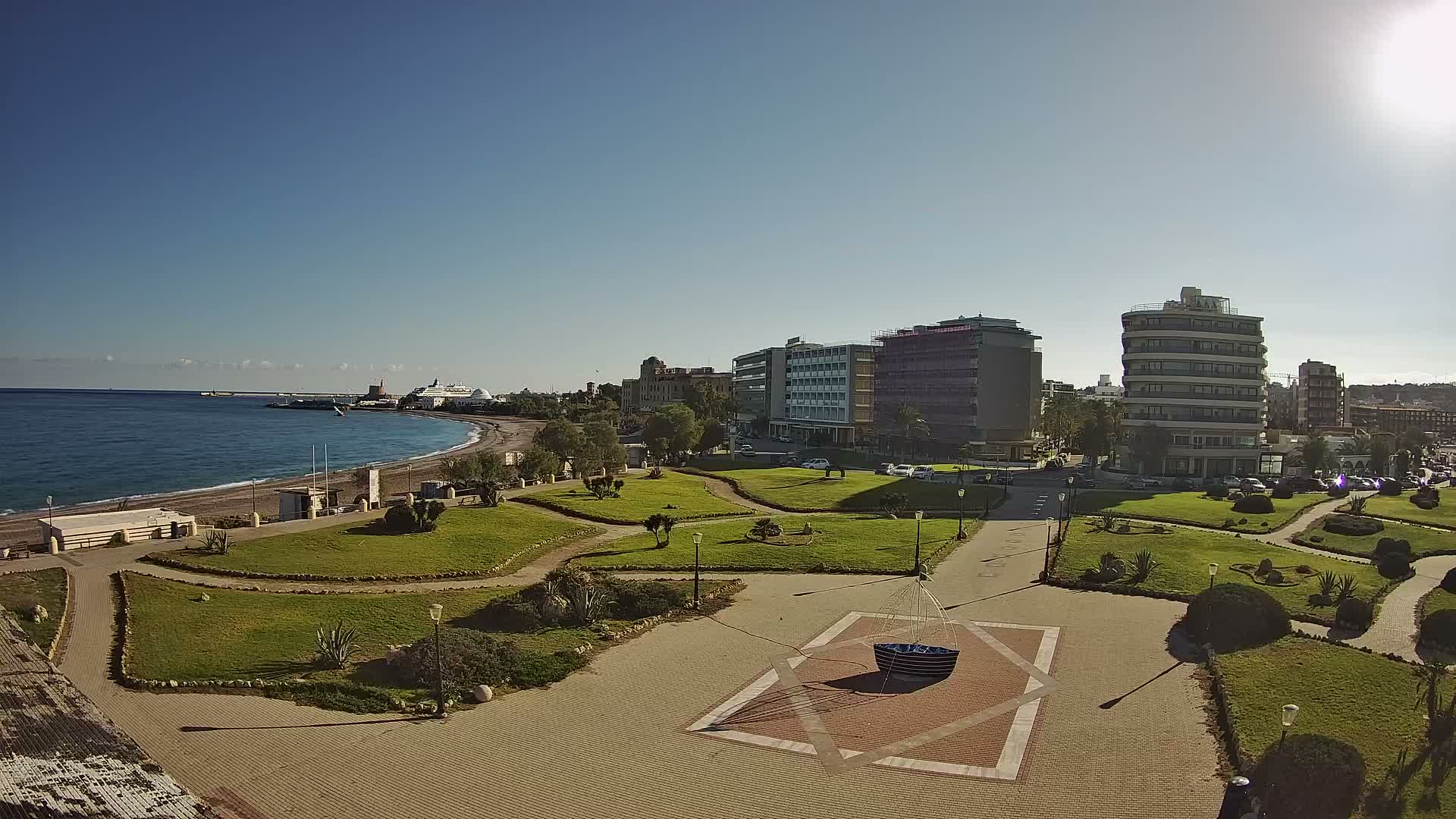 Rhodes, Paralia Elli Beach & Platia Enidriou Plaza Live Cam - Elli Beach, Rhodes (Ródos), Dodacanese, South Aegean (Periféreia Notíou Aigaíou), Greece