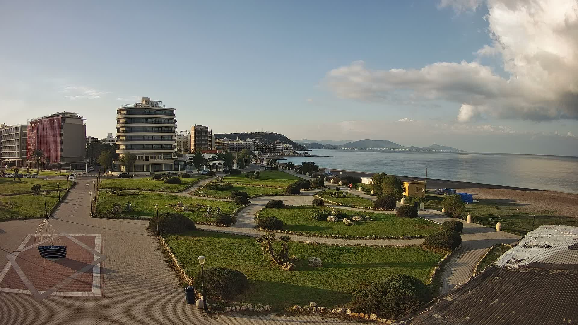 Rhodes, Paralia Elli Beach & Platia Enidriou Plaza Live Cam - Elli Beach, Rhodes (Ródos), Dodacanese, South Aegean (Periféreia Notíou Aigaíou), Greece