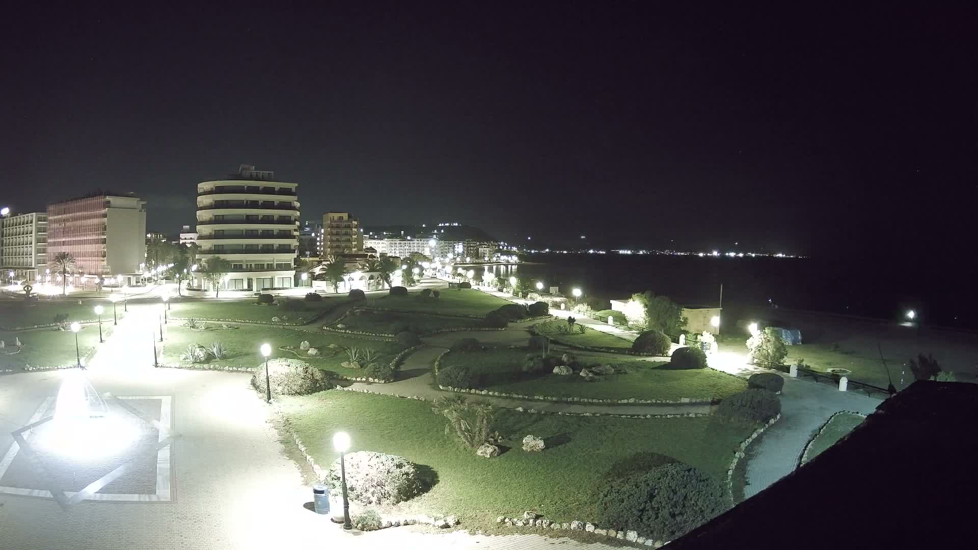 Rhodes, Paralia Elli Beach & Platia Enidriou Plaza Live Cam - Elli Beach, Rhodes (Ródos), Dodacanese, South Aegean (Periféreia Notíou Aigaíou), Greece
