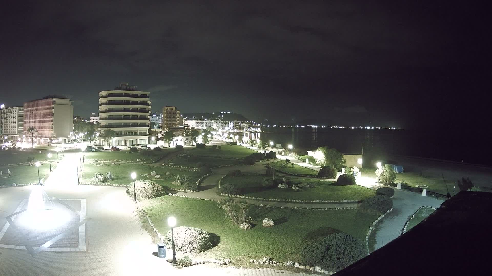 Rhodes, Paralia Elli Beach & Platia Enidriou Plaza Live Cam - Elli Beach, Rhodes (Ródos), Dodacanese, South Aegean (Periféreia Notíou Aigaíou), Greece