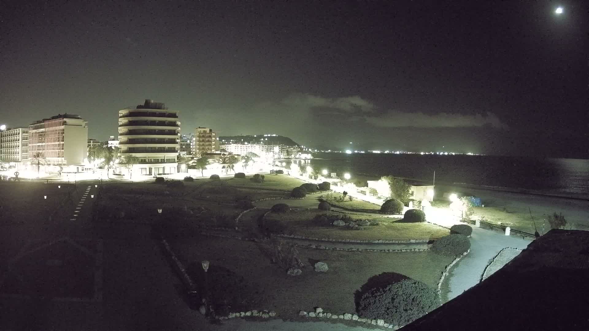 Rhodes, Paralia Elli Beach & Platia Enidriou Plaza Live Cam - Elli Beach, Rhodes (Ródos), Dodacanese, South Aegean (Periféreia Notíou Aigaíou), Greece