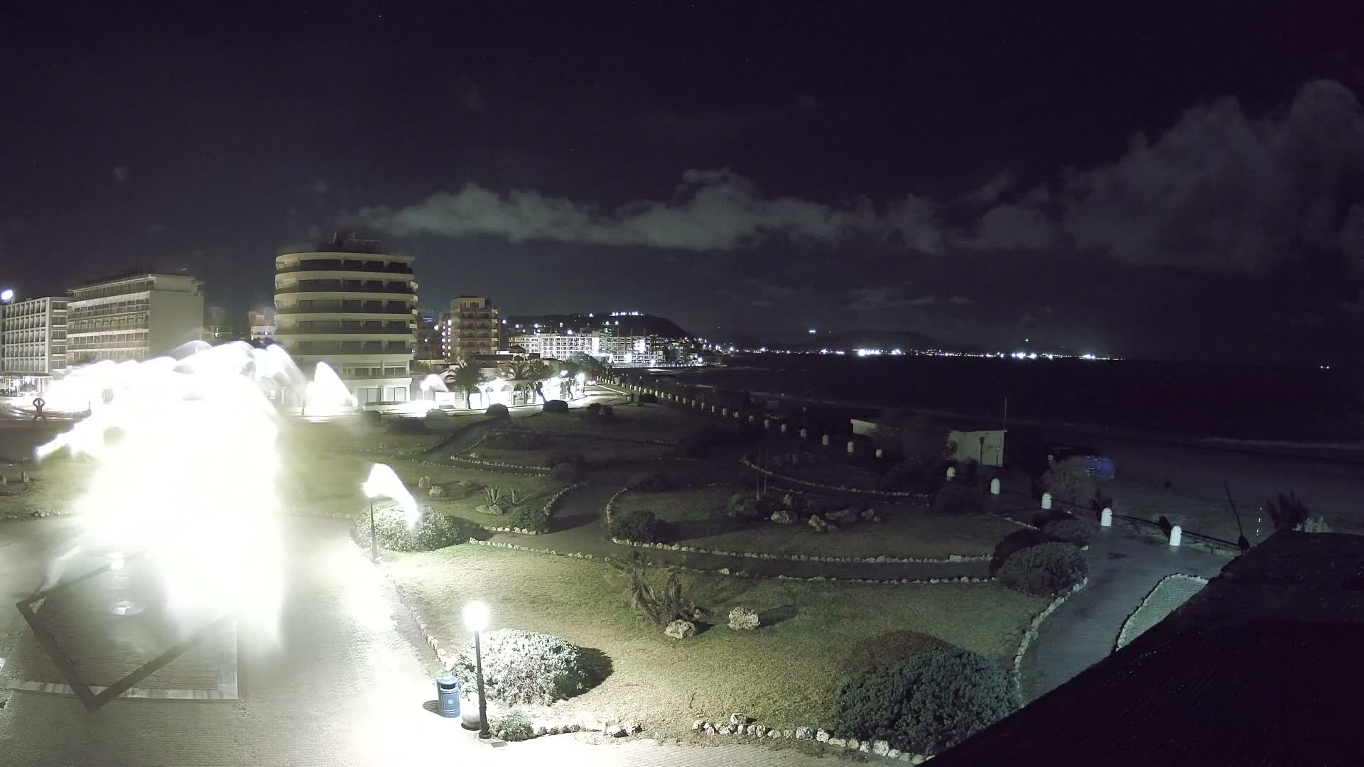 Rhodes, Paralia Elli Beach & Platia Enidriou Plaza Live Cam - Elli Beach, Rhodes (Ródos), Dodacanese, South Aegean (Periféreia Notíou Aigaíou), Greece