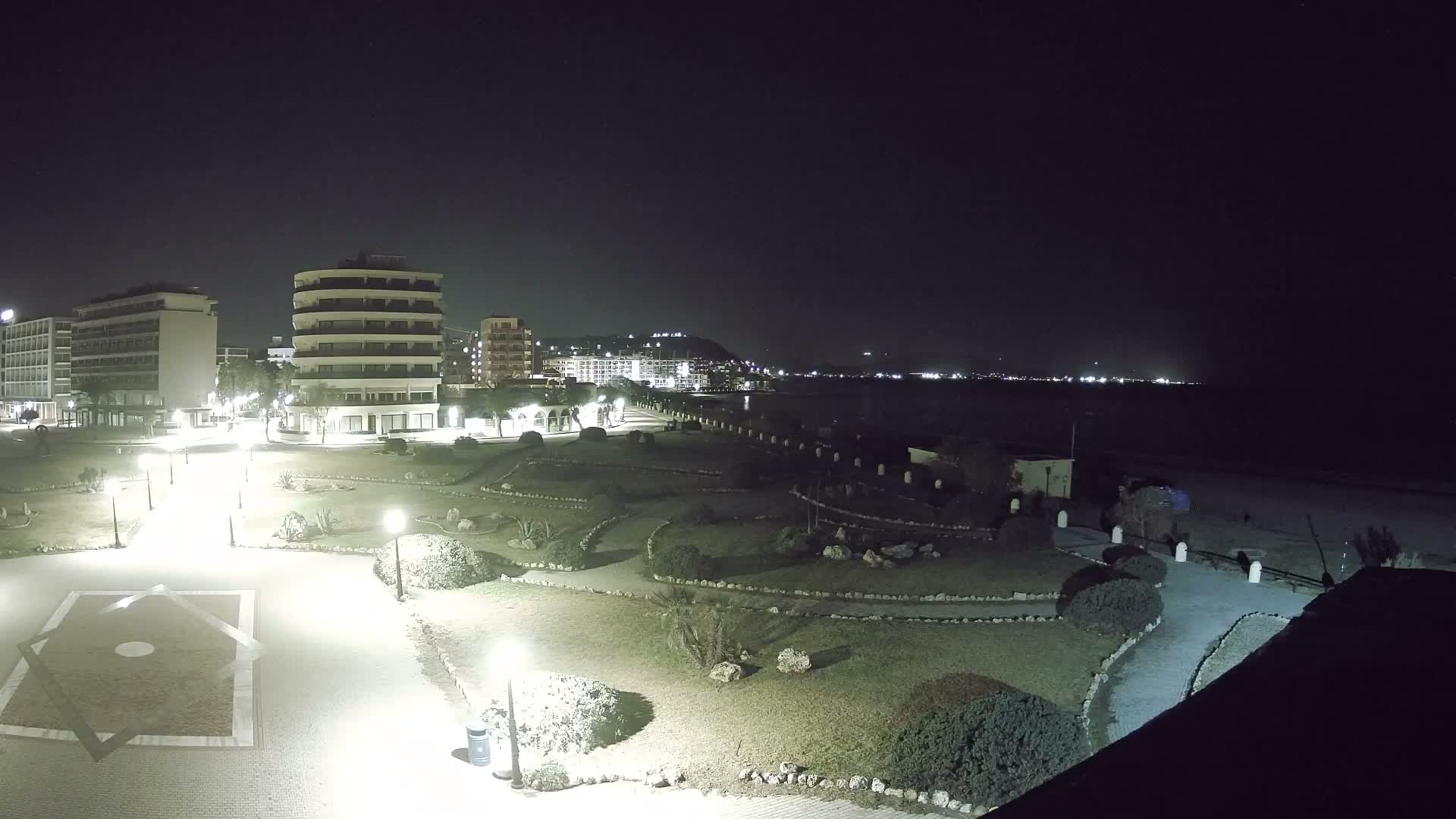Rhodes, Paralia Elli Beach & Platia Enidriou Plaza Live Cam - Elli Beach, Rhodes (Ródos), Dodacanese, South Aegean (Periféreia Notíou Aigaíou), Greece