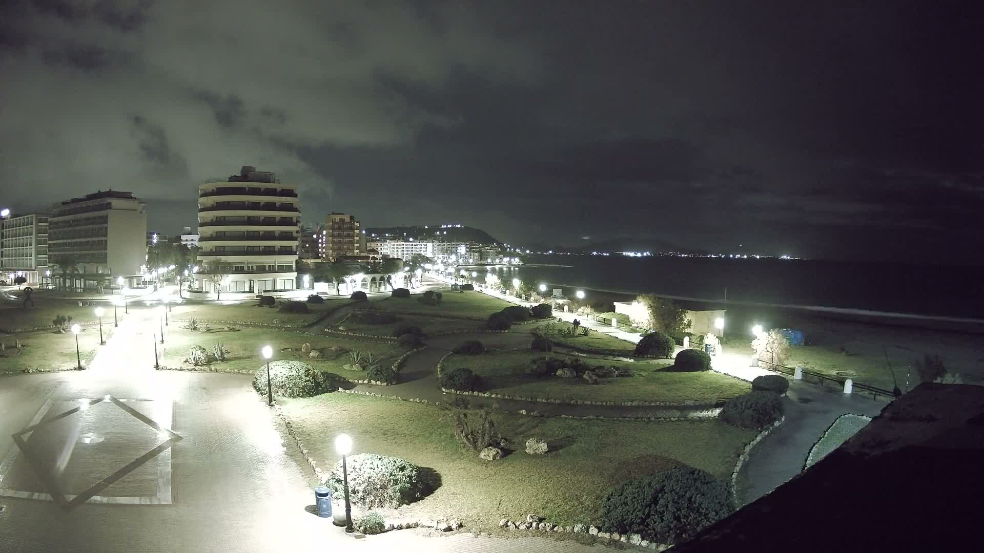 Rhodes, Paralia Elli Beach & Platia Enidriou Plaza Live Cam - Elli Beach, Rhodes (Ródos), Dodacanese, South Aegean (Periféreia Notíou Aigaíou), Greece