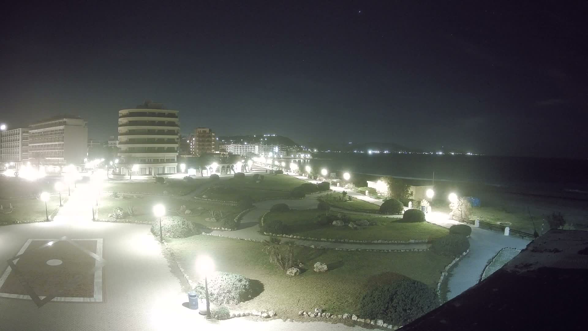 Rhodes, Paralia Elli Beach & Platia Enidriou Plaza Live Cam - Elli Beach, Rhodes (Ródos), Dodacanese, South Aegean (Periféreia Notíou Aigaíou), Greece