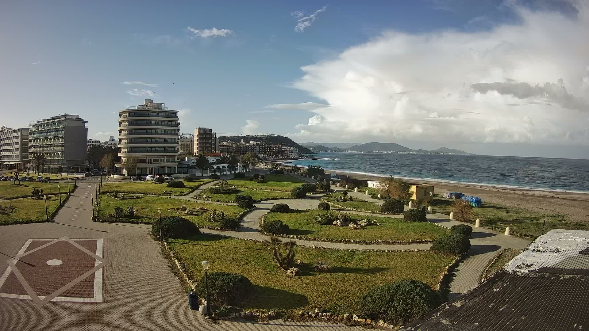 Rhodes, Paralia Elli Beach & Platia Enidriou Plaza Live Cam - Elli Beach, Rhodes (Ródos), Dodacanese, South Aegean (Periféreia Notíou Aigaíou), Greece