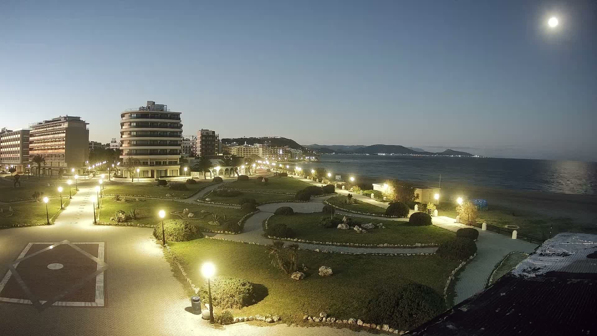 Rhodes, Paralia Elli Beach & Platia Enidriou Plaza Live Cam - Elli Beach, Rhodes (Ródos), Dodacanese, South Aegean (Periféreia Notíou Aigaíou), Greece