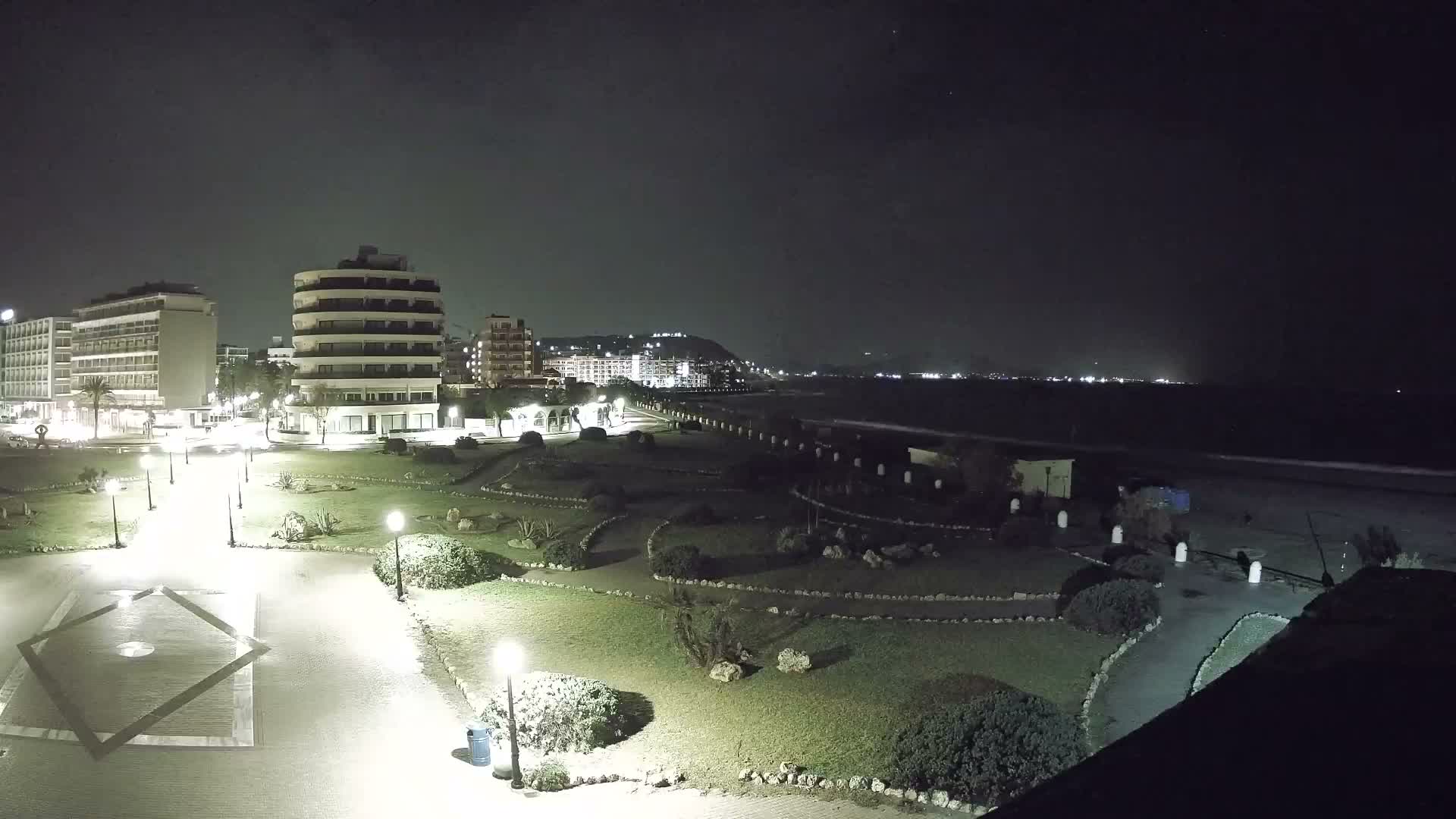 Rhodes, Paralia Elli Beach & Platia Enidriou Plaza Live Cam - Elli Beach, Rhodes (Ródos), Dodacanese, South Aegean (Periféreia Notíou Aigaíou), Greece