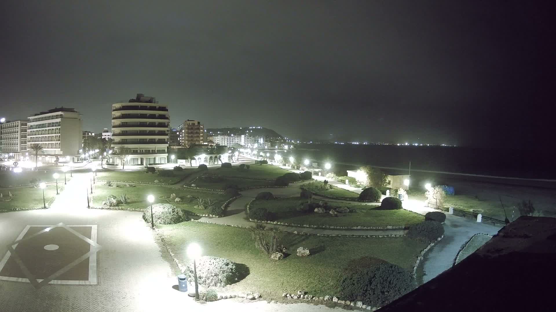 Rhodes, Paralia Elli Beach & Platia Enidriou Plaza Live Cam - Elli Beach, Rhodes (Ródos), Dodacanese, South Aegean (Periféreia Notíou Aigaíou), Greece