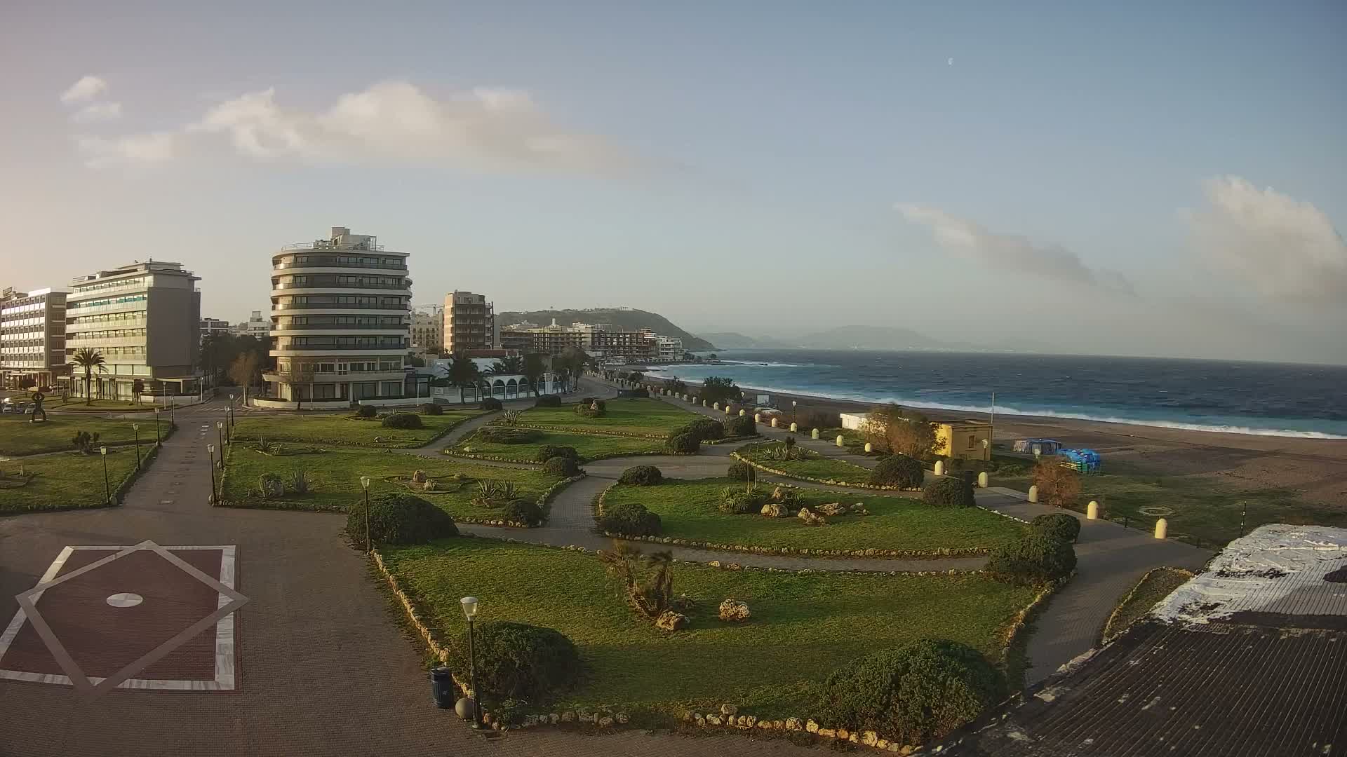 Rhodes, Paralia Elli Beach & Platia Enidriou Plaza Live Cam - Elli Beach, Rhodes (Ródos), Dodacanese, South Aegean (Periféreia Notíou Aigaíou), Greece
