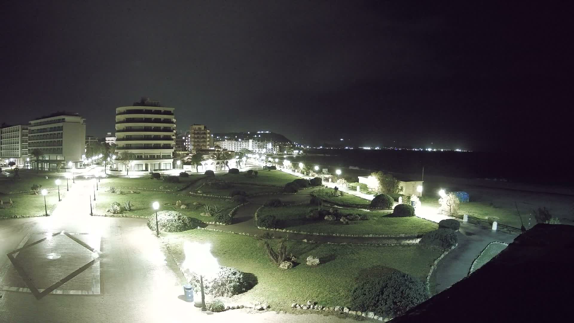 Rhodes, Paralia Elli Beach & Platia Enidriou Plaza Live Cam - Elli Beach, Rhodes (Ródos), Dodacanese, South Aegean (Periféreia Notíou Aigaíou), Greece