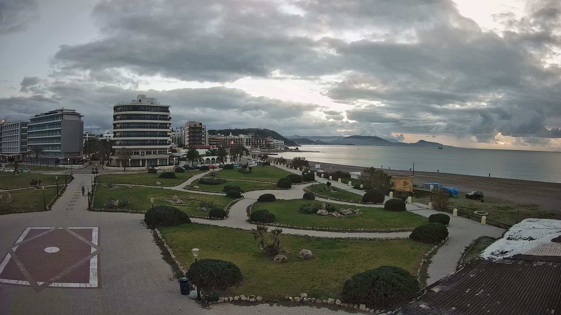 Rhodes, Paralia Elli Beach & Platia Enidriou Plaza Live Cam - Elli Beach, Rhodes (Ródos), Dodacanese, South Aegean (Periféreia Notíou Aigaíou), Greece