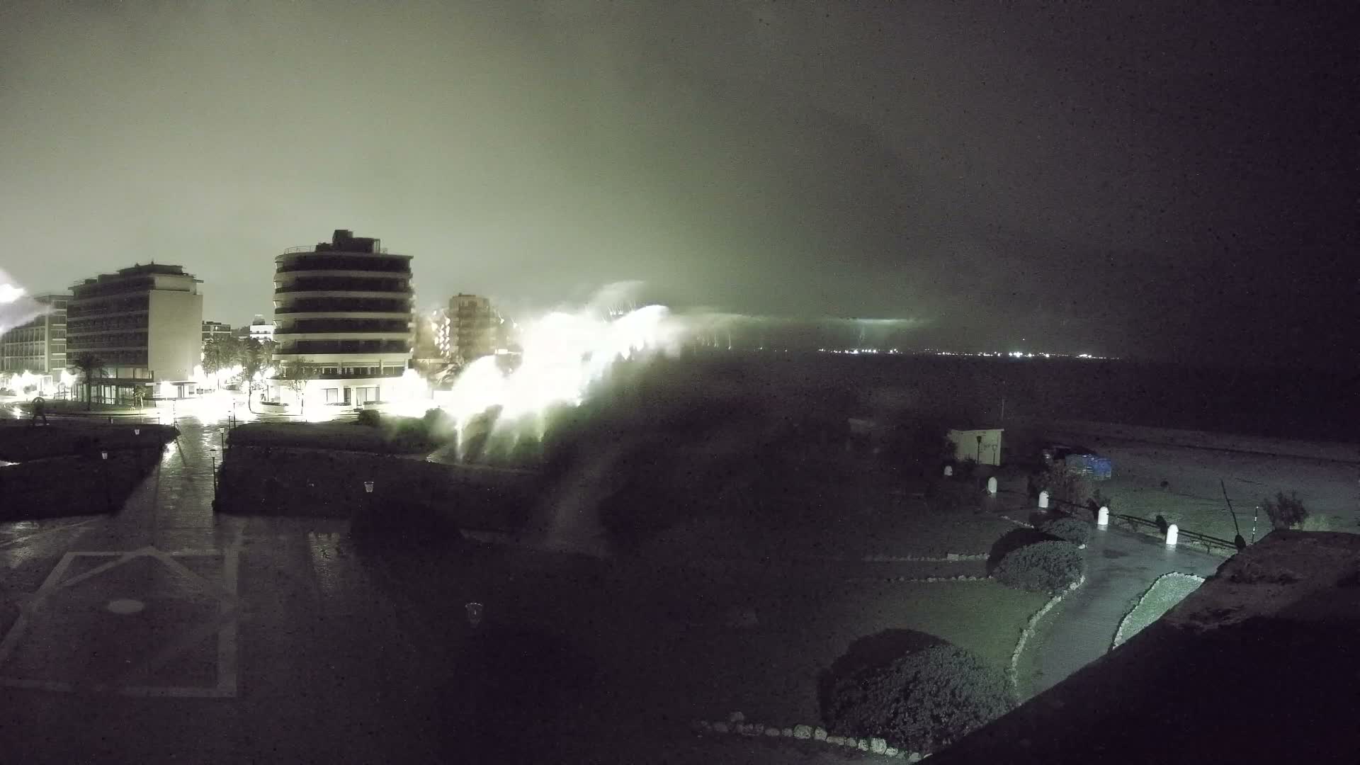 Rhodes, Paralia Elli Beach & Platia Enidriou Plaza Live Cam - Elli Beach, Rhodes (Ródos), Dodacanese, South Aegean (Periféreia Notíou Aigaíou), Greece