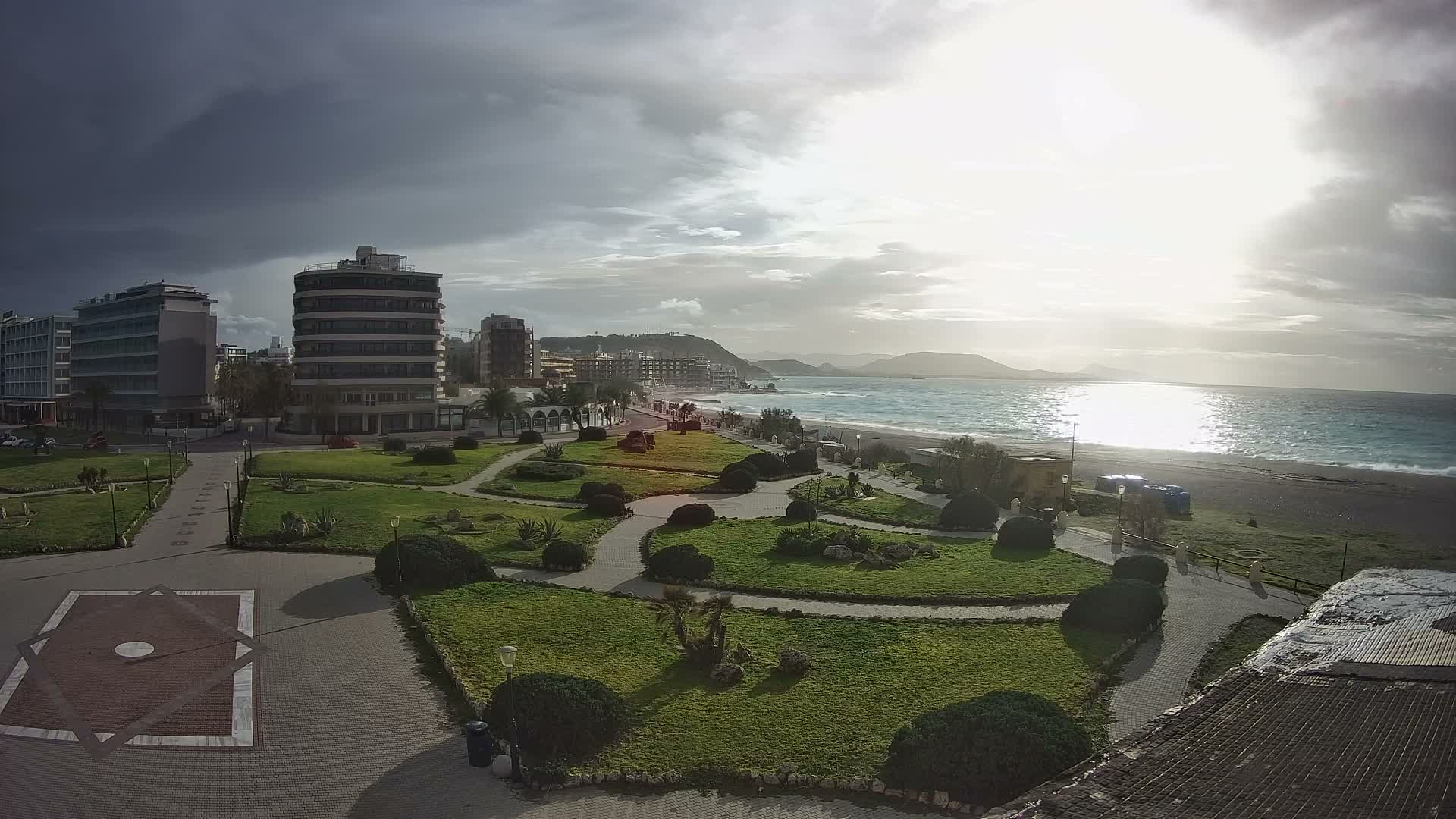 Rhodes, Paralia Elli Beach & Platia Enidriou Plaza Live Cam - Elli Beach, Rhodes (Ródos), Dodacanese, South Aegean (Periféreia Notíou Aigaíou), Greece