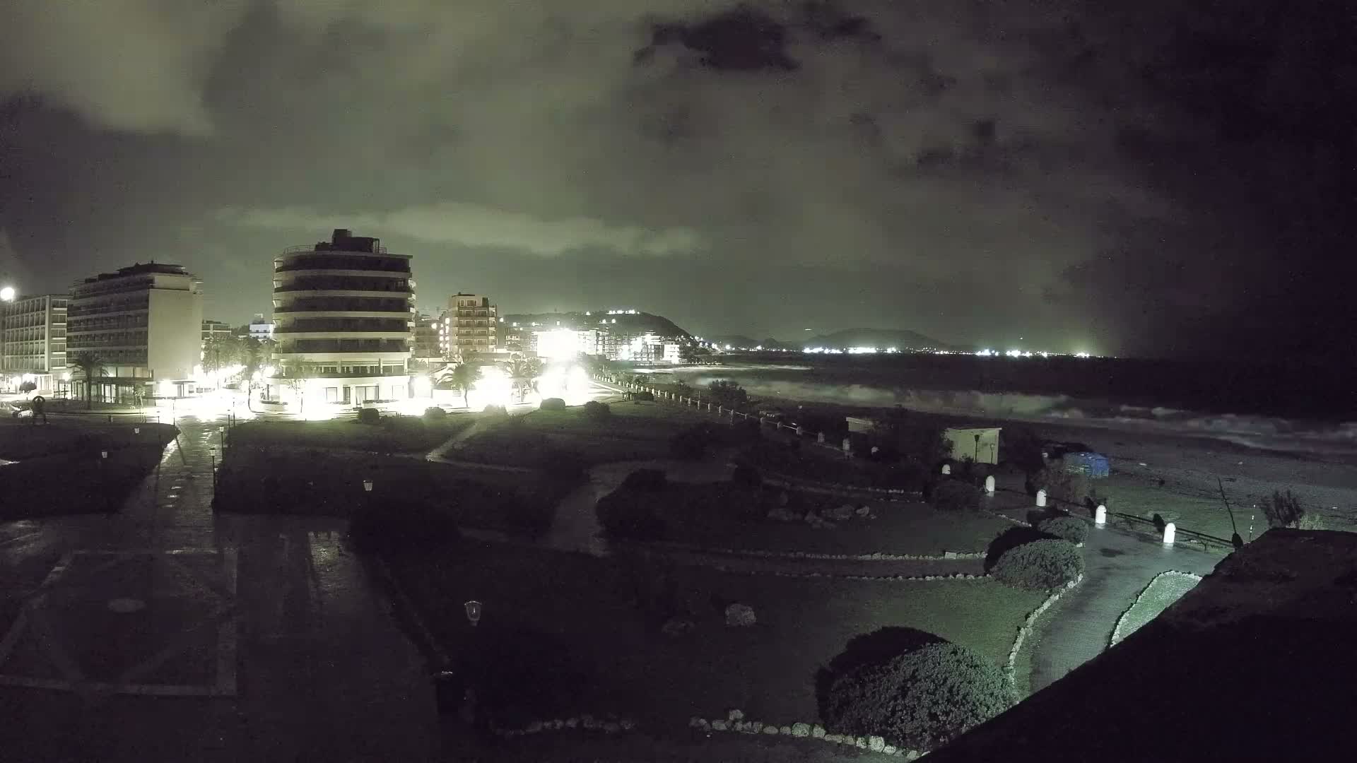 Rhodes, Paralia Elli Beach & Platia Enidriou Plaza Live Cam - Elli Beach, Rhodes (Ródos), Dodacanese, South Aegean (Periféreia Notíou Aigaíou), Greece