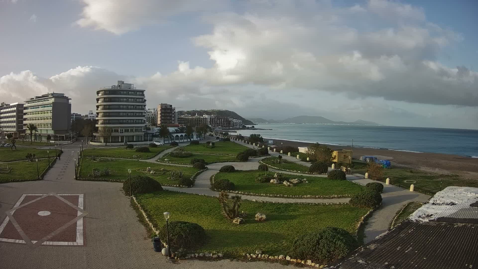 Rhodes, Paralia Elli Beach & Platia Enidriou Plaza Live Cam - Elli Beach, Rhodes (Ródos), Dodacanese, South Aegean (Periféreia Notíou Aigaíou), Greece