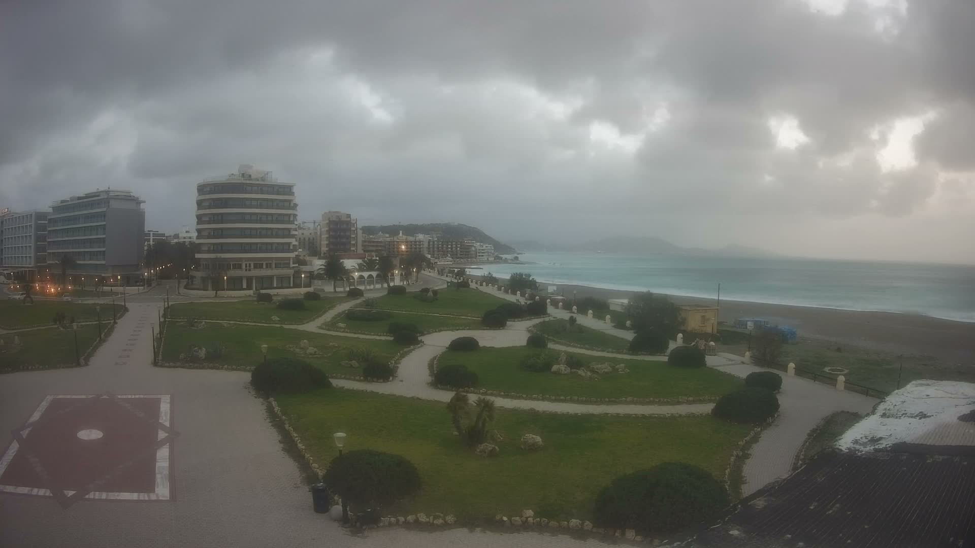 Rhodes, Paralia Elli Beach & Platia Enidriou Plaza Live Cam - Elli Beach, Rhodes (Ródos), Dodacanese, South Aegean (Periféreia Notíou Aigaíou), Greece