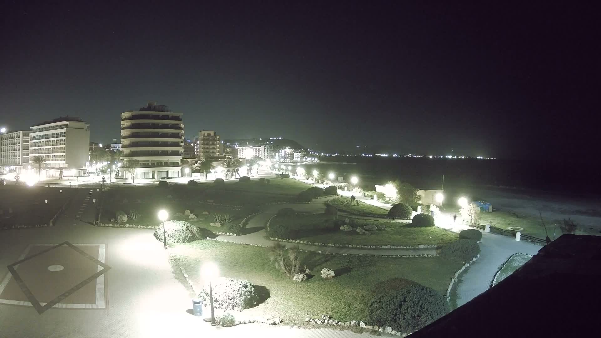 Rhodes, Paralia Elli Beach & Platia Enidriou Plaza Live Cam - Elli Beach, Rhodes (Ródos), Dodacanese, South Aegean (Periféreia Notíou Aigaíou), Greece
