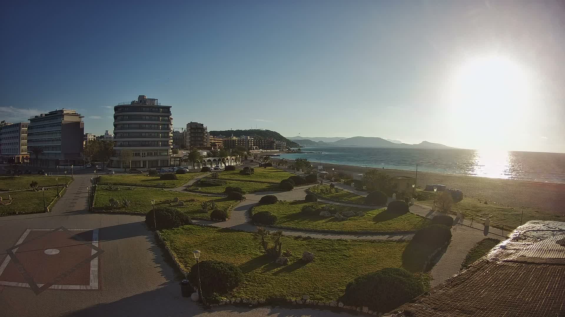 Rhodes, Paralia Elli Beach & Platia Enidriou Plaza Live Cam - Elli Beach, Rhodes (Ródos), Dodacanese, South Aegean (Periféreia Notíou Aigaíou), Greece