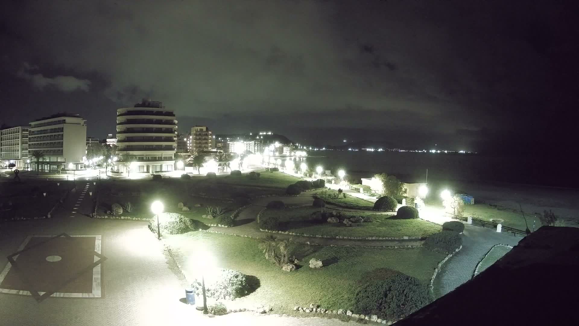 Rhodes, Paralia Elli Beach & Platia Enidriou Plaza Live Cam - Elli Beach, Rhodes (Ródos), Dodacanese, South Aegean (Periféreia Notíou Aigaíou), Greece