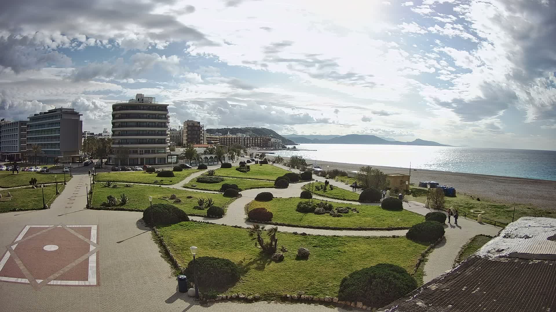 Rhodes, Paralia Elli Beach & Platia Enidriou Plaza Live Cam - Elli Beach, Rhodes (Ródos), Dodacanese, South Aegean (Periféreia Notíou Aigaíou), Greece