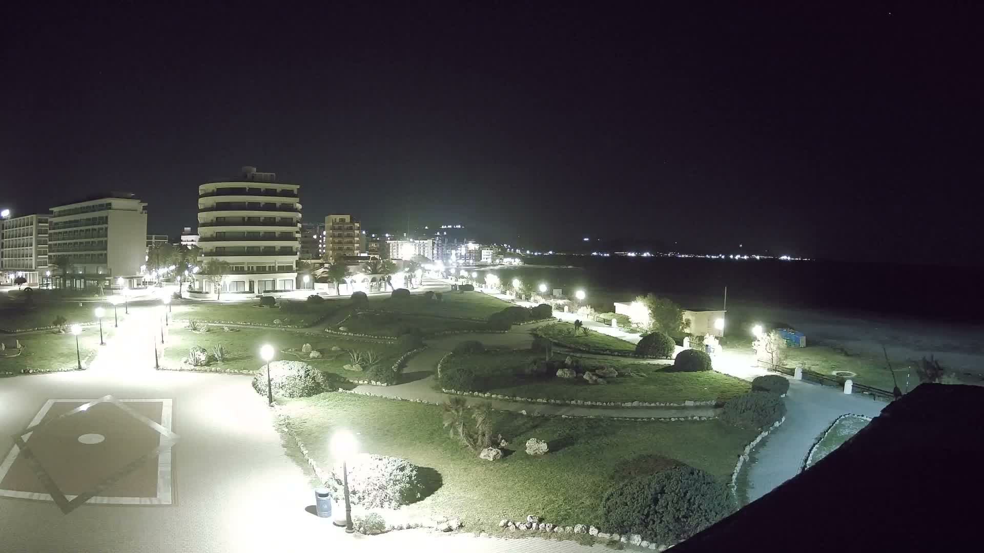 Rhodes, Paralia Elli Beach & Platia Enidriou Plaza Live Cam - Elli Beach, Rhodes (Ródos), Dodacanese, South Aegean (Periféreia Notíou Aigaíou), Greece