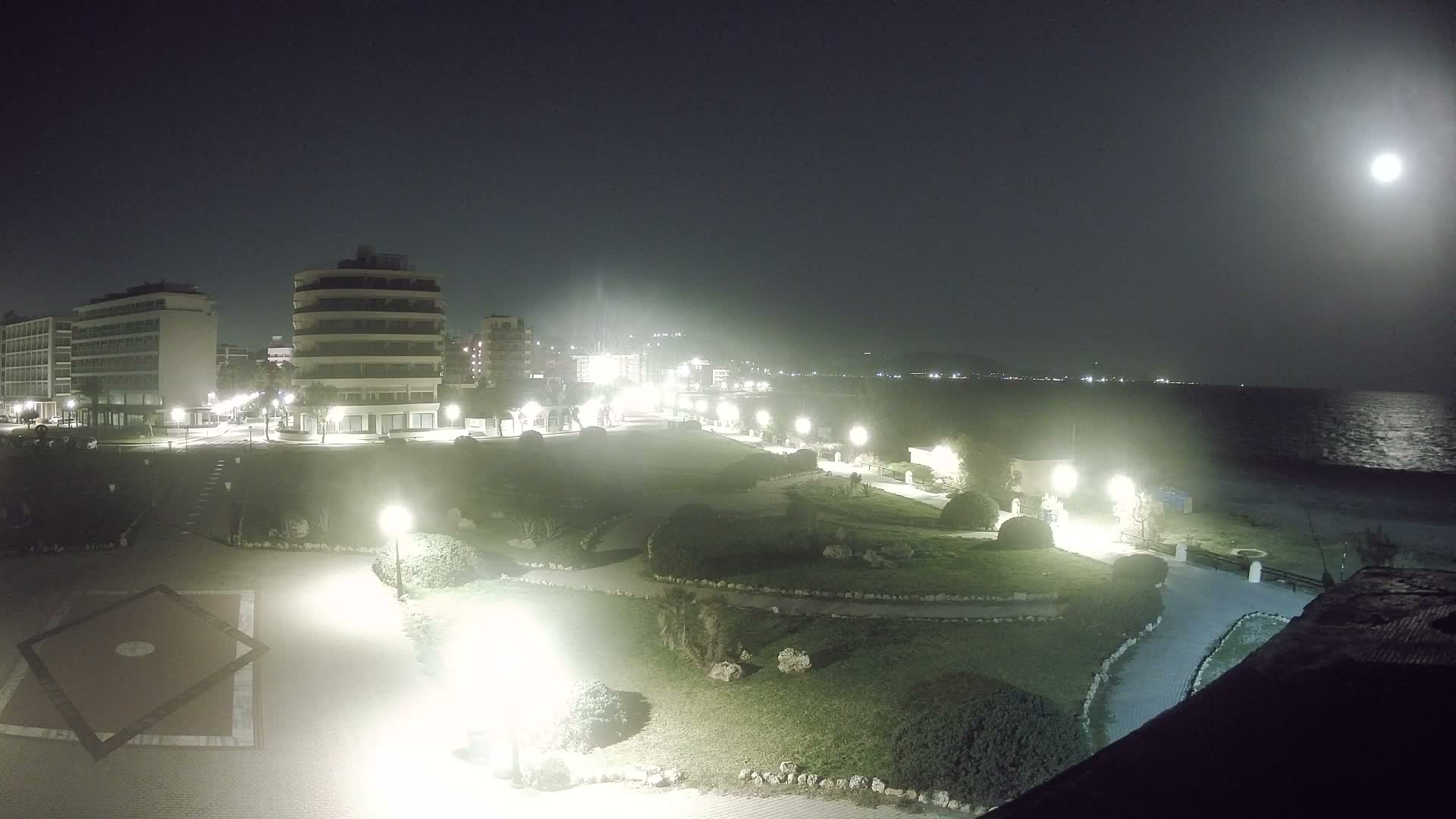 Rhodes, Paralia Elli Beach & Platia Enidriou Plaza Live Cam - Elli Beach, Rhodes (Ródos), Dodacanese, South Aegean (Periféreia Notíou Aigaíou), Greece