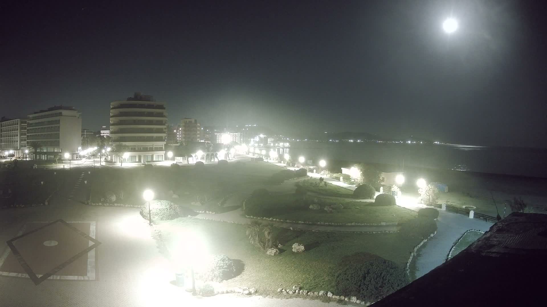 Rhodes, Paralia Elli Beach & Platia Enidriou Plaza Live Cam - Elli Beach, Rhodes (Ródos), Dodacanese, South Aegean (Periféreia Notíou Aigaíou), Greece