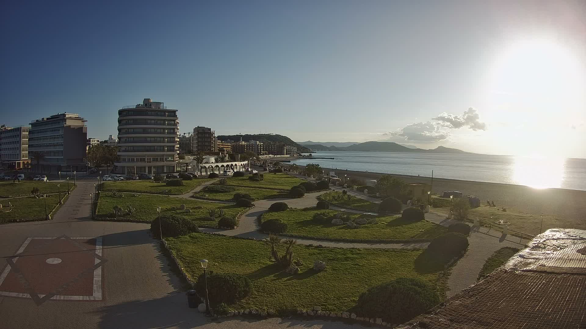 Rhodes, Paralia Elli Beach & Platia Enidriou Plaza Live Cam - Elli Beach, Rhodes (Ródos), Dodacanese, South Aegean (Periféreia Notíou Aigaíou), Greece