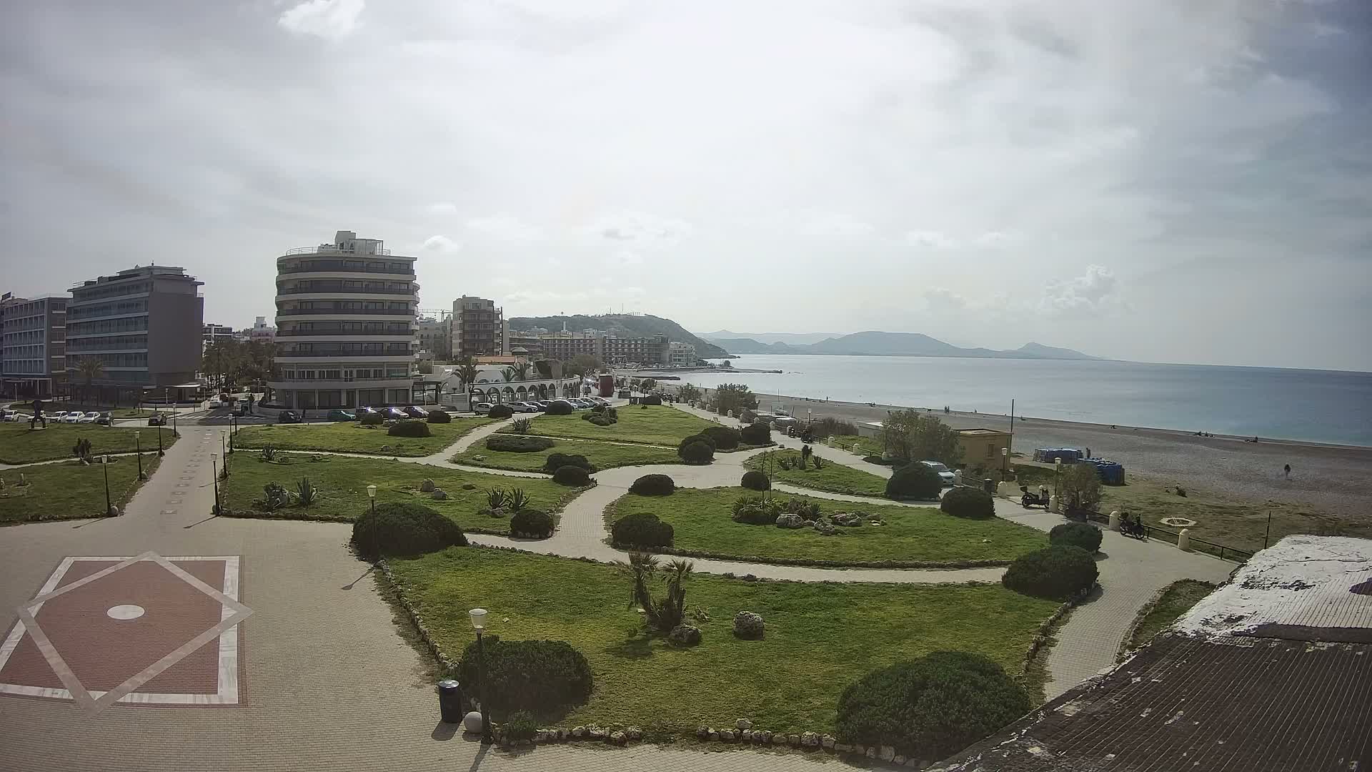 Rhodes, Paralia Elli Beach & Platia Enidriou Plaza Live Cam - Elli Beach, Rhodes (Ródos), Dodacanese, South Aegean (Periféreia Notíou Aigaíou), Greece
