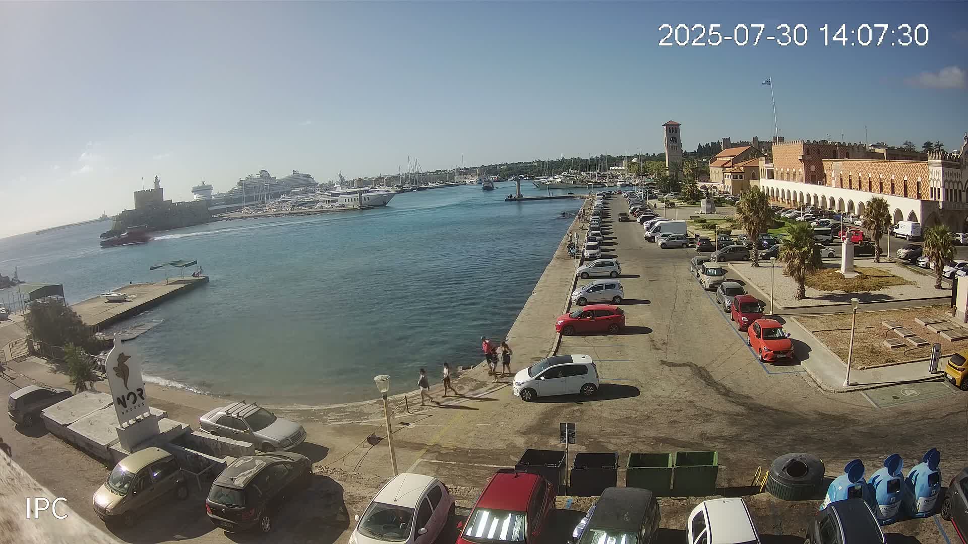 Rhodes, Colossus of Rhodes (Kolossos tis Ródou)- Mandraki Rhodes Marina & Platia Antinavarchou Perikli Ioannidi Plaza Live Cam - Rhodes (Ródos), Dodacanese, South Aegean (Periféreia Notíou Aigaíou), Greece 