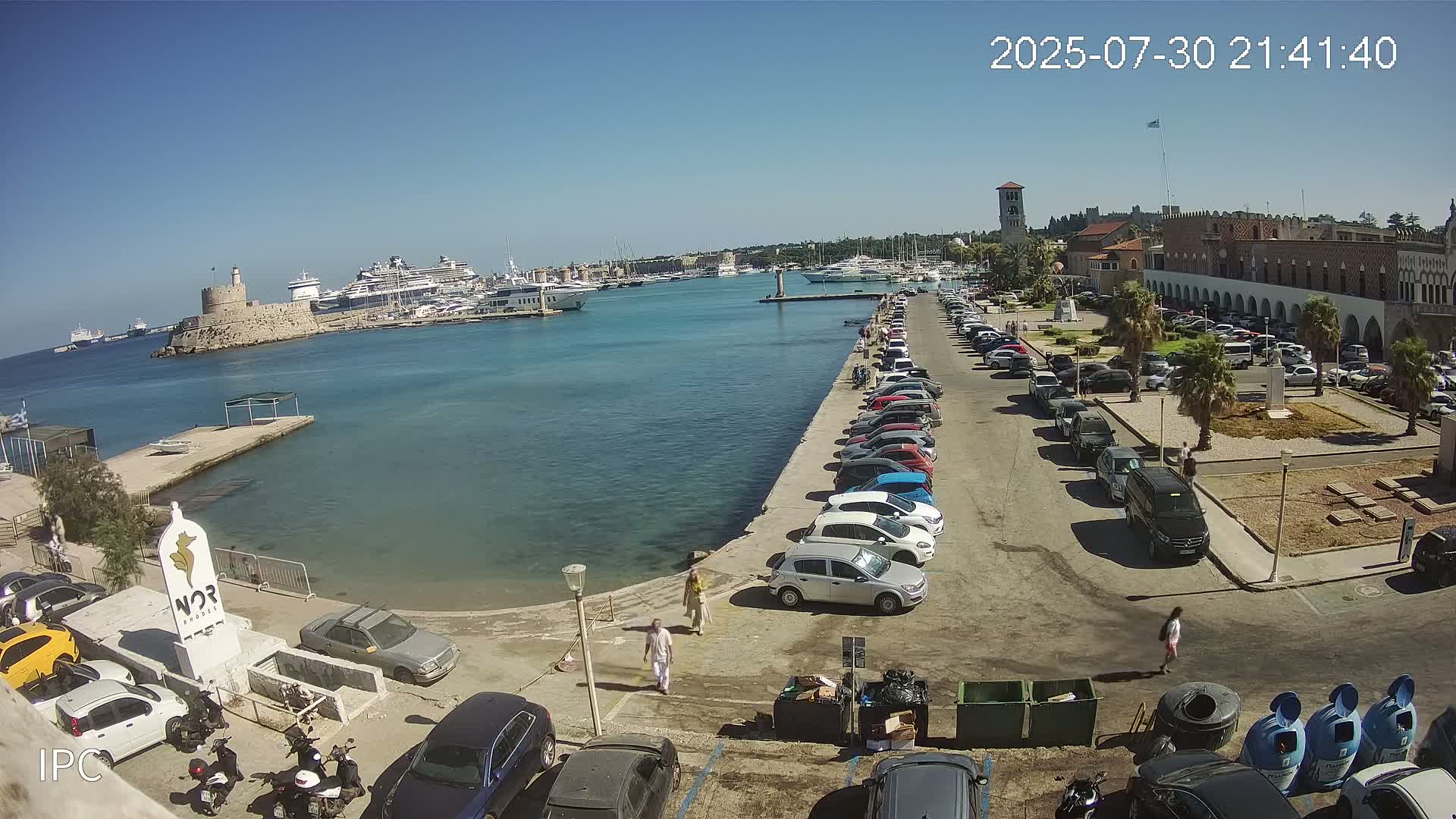 Rhodes, Colossus of Rhodes (Kolossos tis Ródou)- Mandraki Rhodes Marina & Platia Antinavarchou Perikli Ioannidi Plaza Live Cam - Rhodes (Ródos), Dodacanese, South Aegean (Periféreia Notíou Aigaíou), Greece 