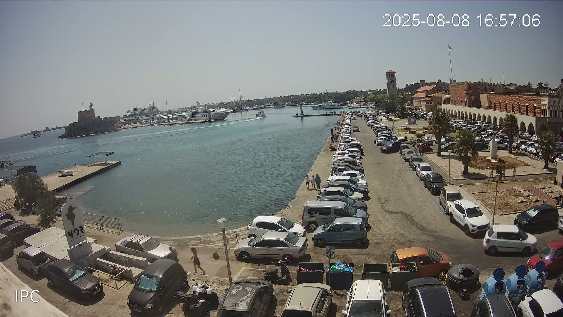 Rhodes, Colossus of Rhodes (Kolossos tis Ródou)- Mandraki Rhodes Marina & Platia Antinavarchou Perikli Ioannidi Plaza Live Cam - Rhodes (Ródos), Dodacanese, South Aegean (Periféreia Notíou Aigaíou), Greece 