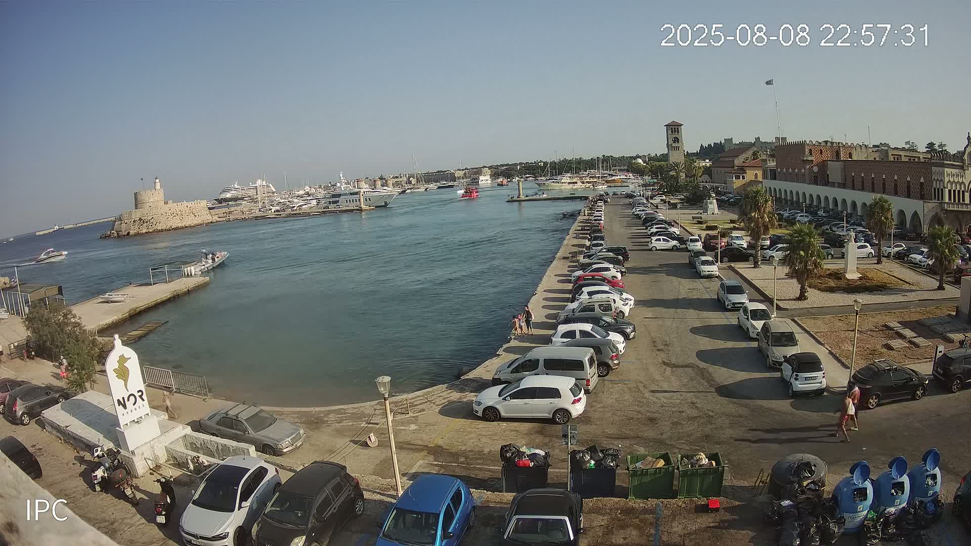 Rhodes, Colossus of Rhodes (Kolossos tis Ródou)- Mandraki Rhodes Marina & Platia Antinavarchou Perikli Ioannidi Plaza Live Cam - Rhodes (Ródos), Dodacanese, South Aegean (Periféreia Notíou Aigaíou), Greece 