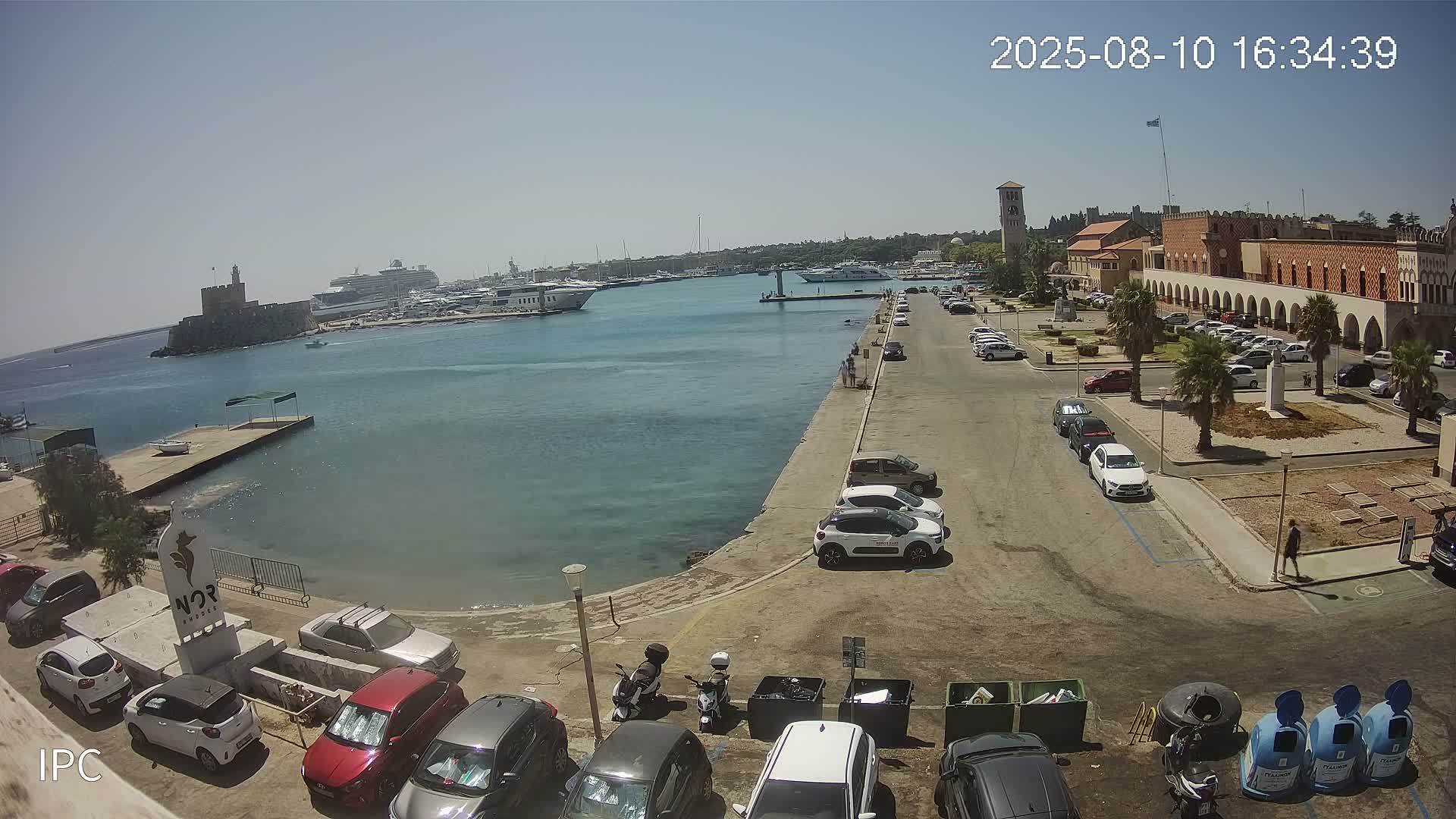 Rhodes, Colossus of Rhodes (Kolossos tis Ródou)- Mandraki Rhodes Marina & Platia Antinavarchou Perikli Ioannidi Plaza Live Cam - Rhodes (Ródos), Dodacanese, South Aegean (Periféreia Notíou Aigaíou), Greece 