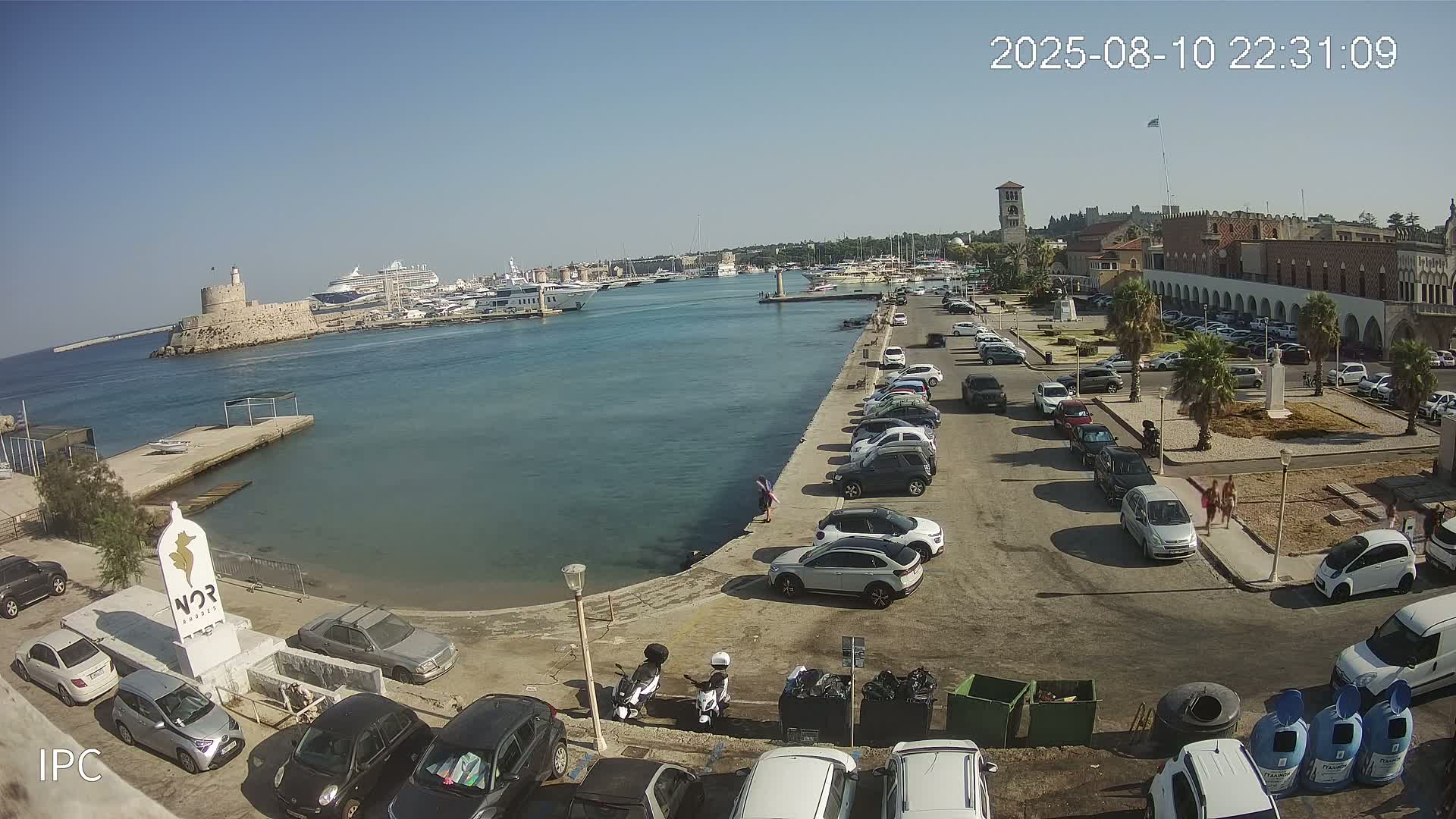 Rhodes, Colossus of Rhodes (Kolossos tis Ródou)- Mandraki Rhodes Marina & Platia Antinavarchou Perikli Ioannidi Plaza Live Cam - Rhodes (Ródos), Dodacanese, South Aegean (Periféreia Notíou Aigaíou), Greece 