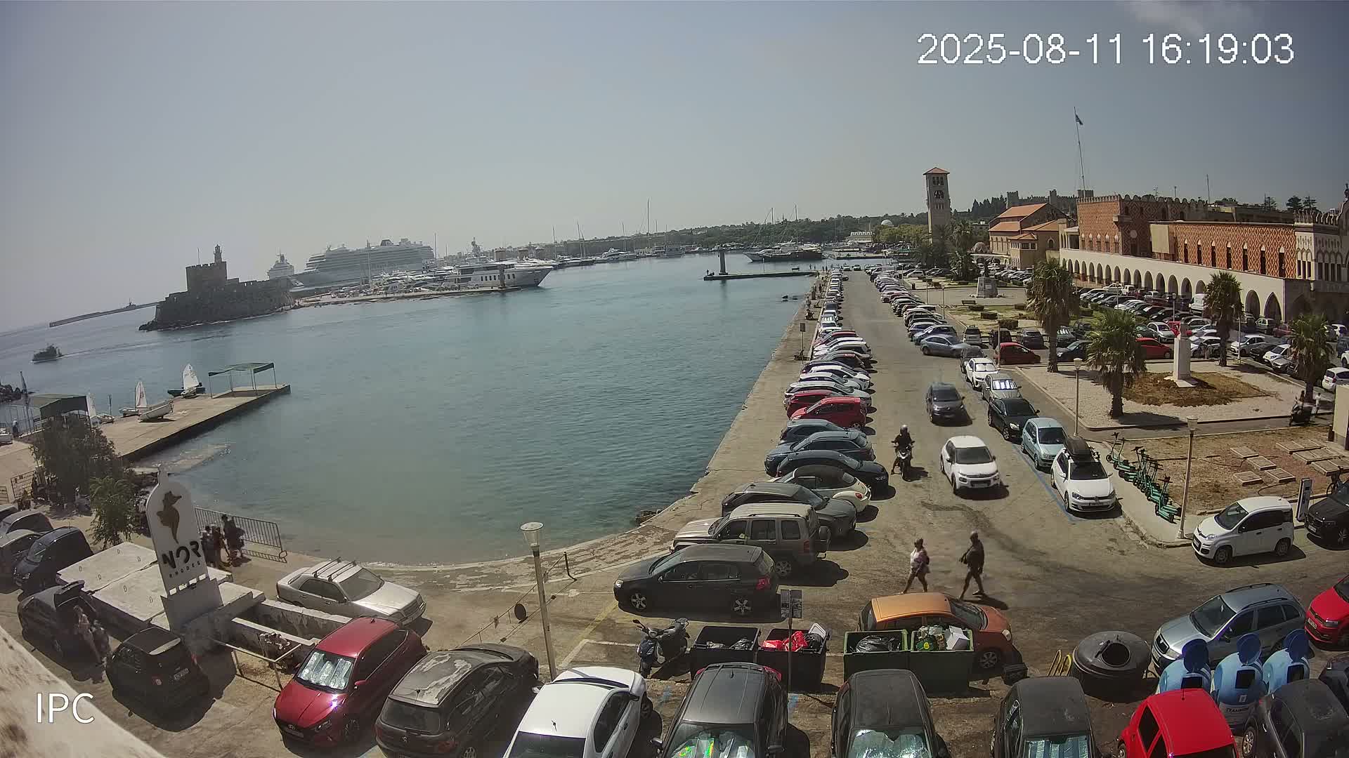 Rhodes, Colossus of Rhodes (Kolossos tis Ródou)- Mandraki Rhodes Marina & Platia Antinavarchou Perikli Ioannidi Plaza Live Cam - Rhodes (Ródos), Dodacanese, South Aegean (Periféreia Notíou Aigaíou), Greece 
