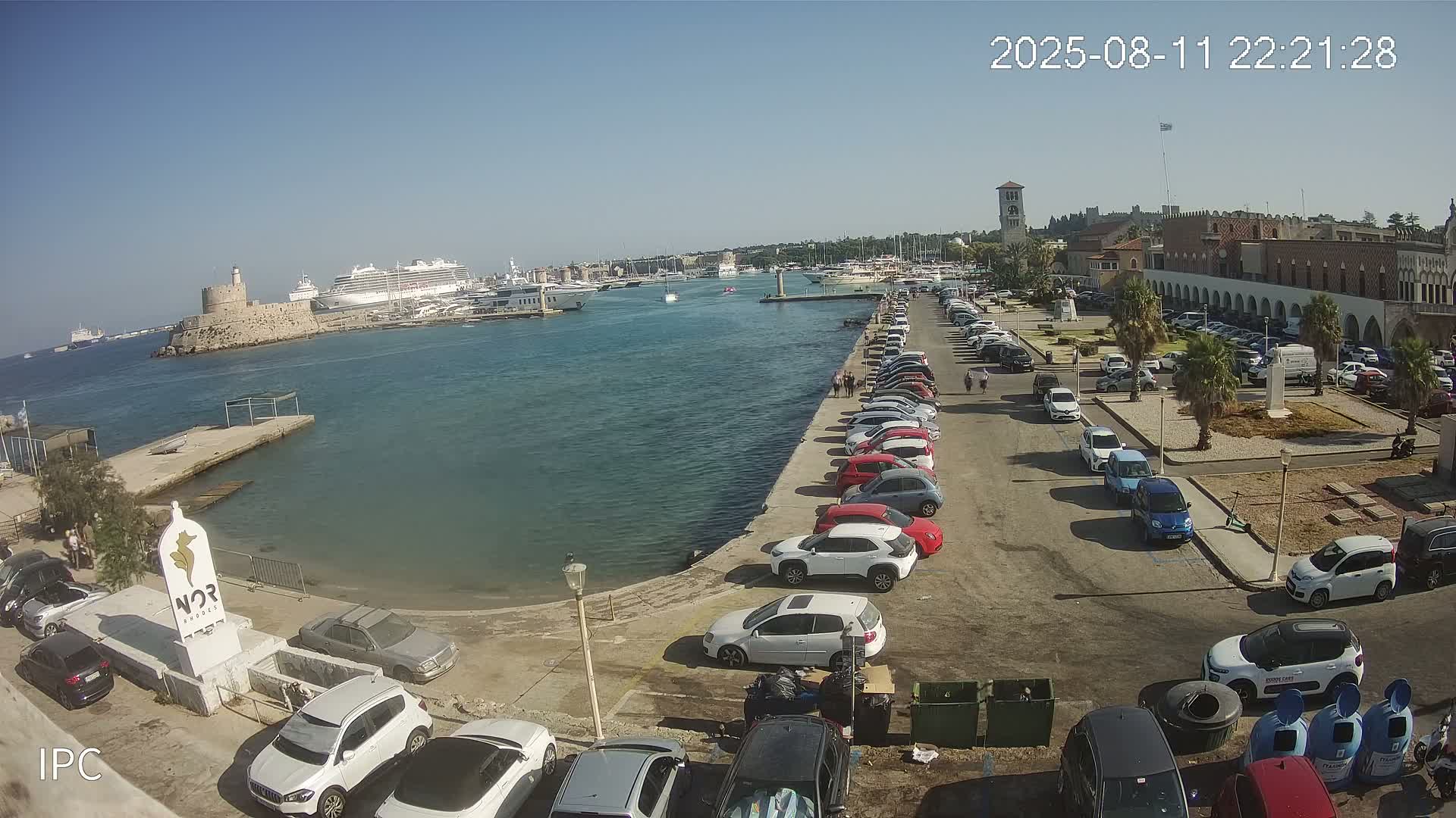 Rhodes, Colossus of Rhodes (Kolossos tis Ródou)- Mandraki Rhodes Marina & Platia Antinavarchou Perikli Ioannidi Plaza Live Cam - Rhodes (Ródos), Dodacanese, South Aegean (Periféreia Notíou Aigaíou), Greece 