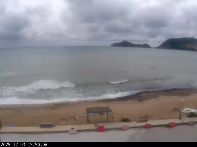 Corfu, Paralia Agios Georgios Beach Live Cam - San George, Agious Georgious, North Corfu (Vóreia Kérkyra), Corfu (Kérkyra), Ionian Islands (Periféreia Ioníon Níson), Greece