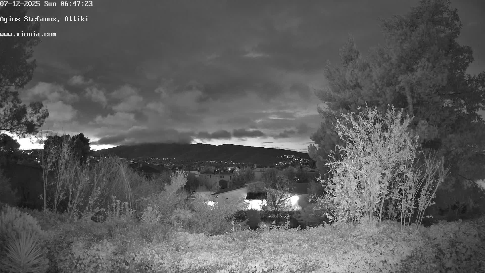 Dionysos, Agios Stefanos Skyline & Mount Pentelicus (Pentéli Óros) Live Cam  - Dasos Kouremenou, Ágios Stéfanos, Diónysos, East Attica (Anatolikís Attikís) , Athens (Athína), Attica (Attikí), Greece