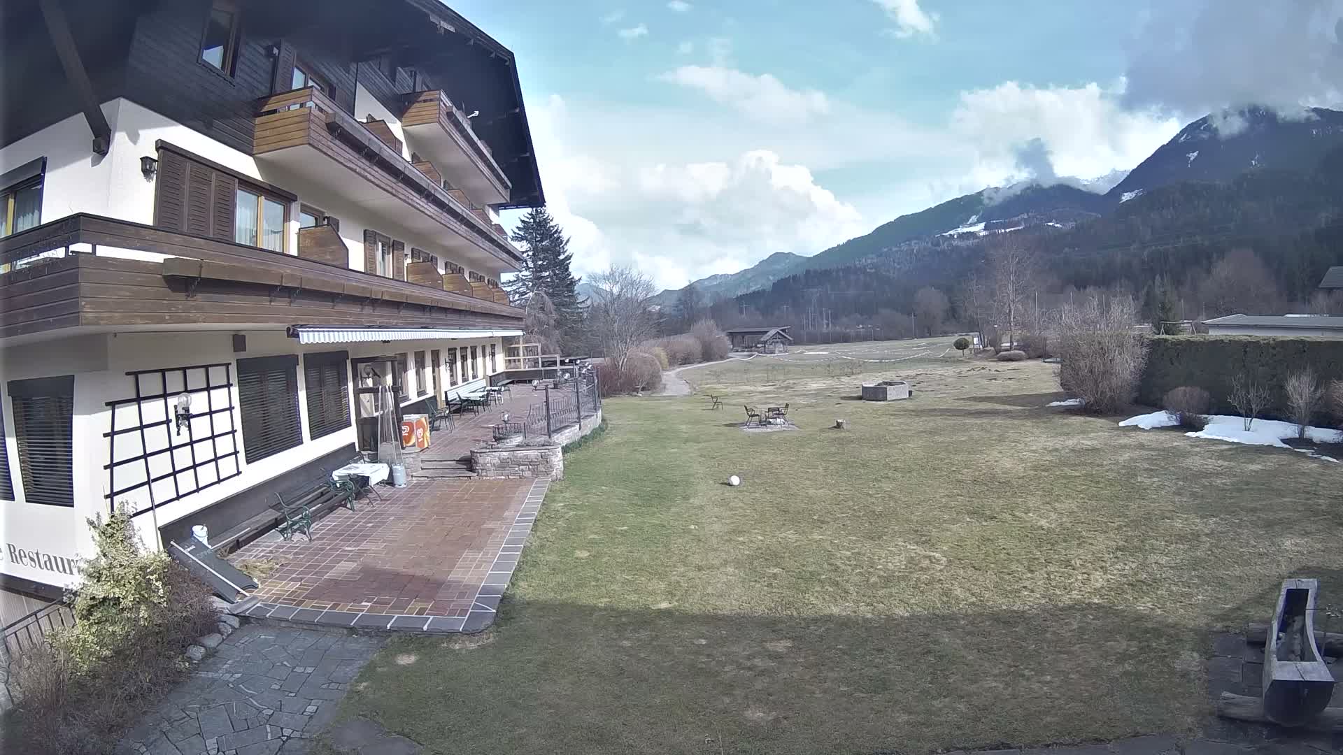 Berg im Drautal, GolfHotel Berghof & Drautalgolf Field Live Cam - Tratten, Berg im Drautal, Spittal an der Drau, Carinthia, Austria