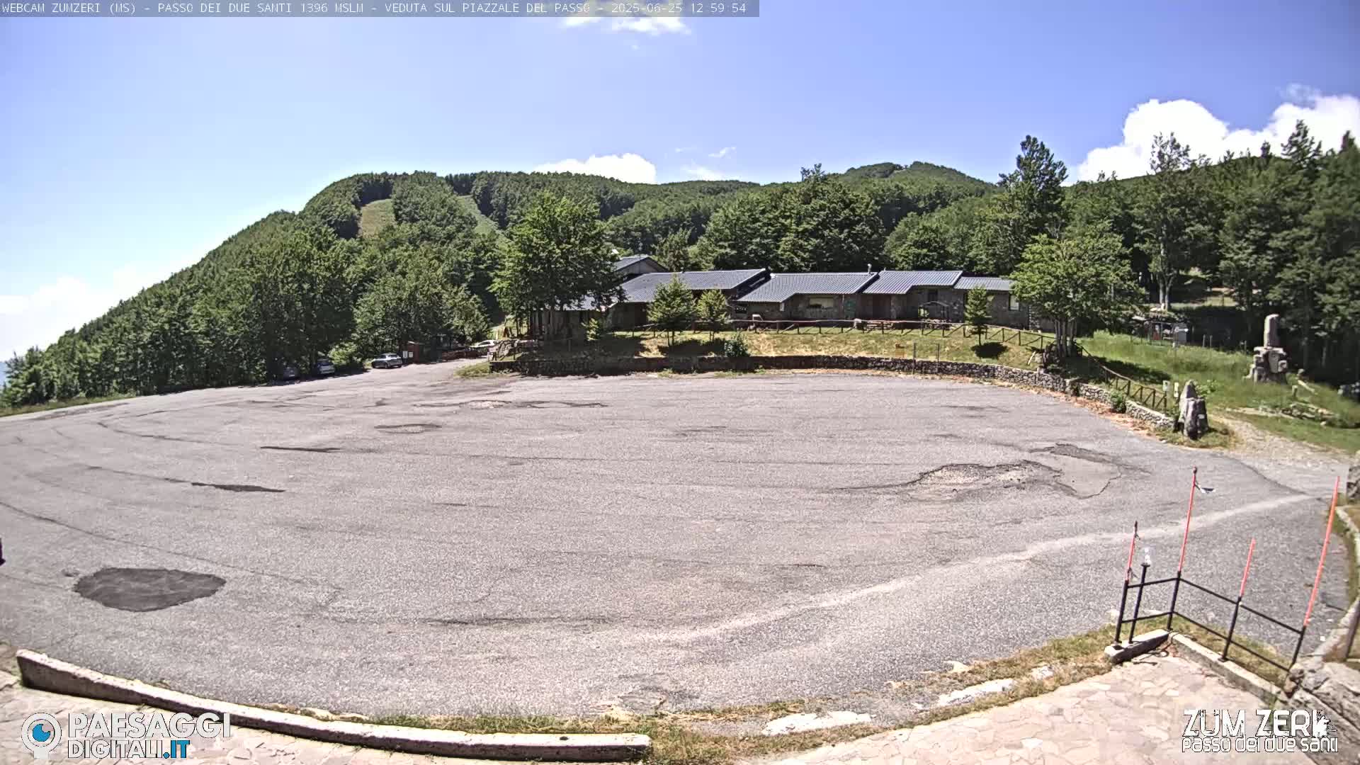  Zum Zeri Two Saints Pass in Lunigiana Live Cam - Massa & Carrara, Tuscany, Italy