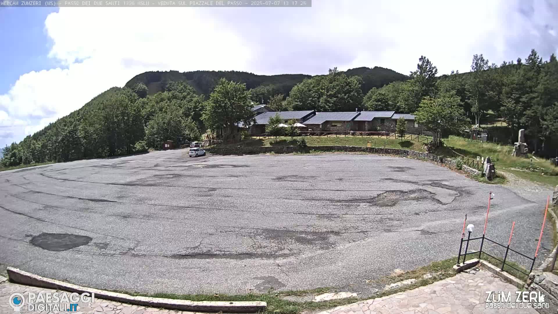  Zum Zeri Two Saints Pass in Lunigiana Live Cam - Massa & Carrara, Tuscany, Italy